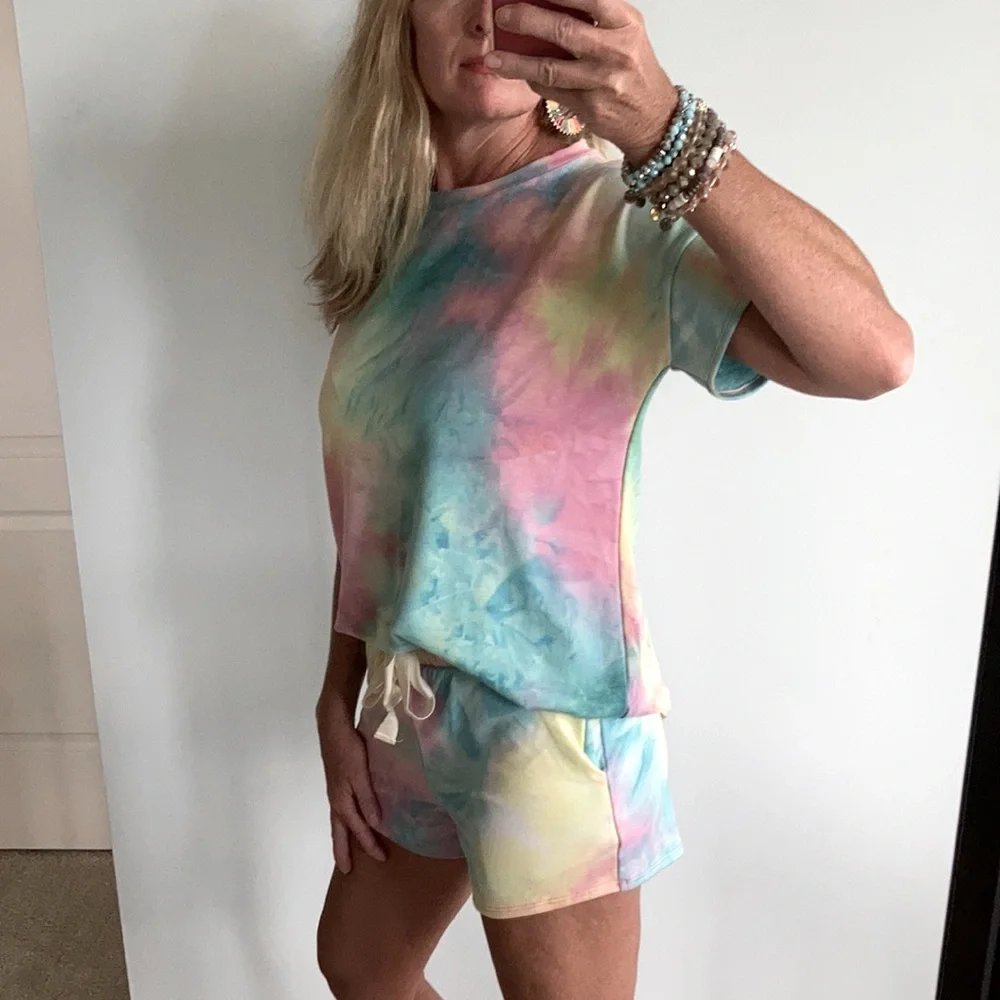 Tie Dye Top & Shorts Lounge Set - Picture 4 of 10